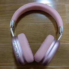 Bluetoothワイヤレスヘッドホン、と充電用USBケーブルの画像