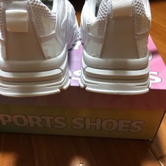 新品未使用　箱付き　20.5㎝　厚底スニーカーの画像