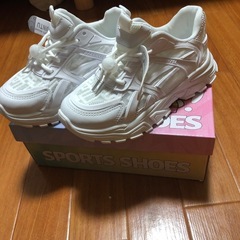 新品未使用　箱付き　20.5㎝　厚底スニーカー