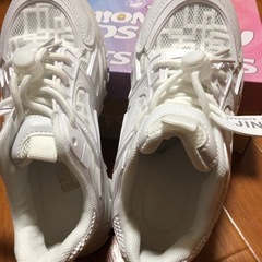 新品未使用　箱付き　20.5㎝　厚底スニーカーの画像