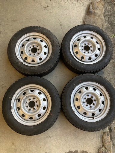 日産　ノート　スタッドレスタイヤ　175/65R14