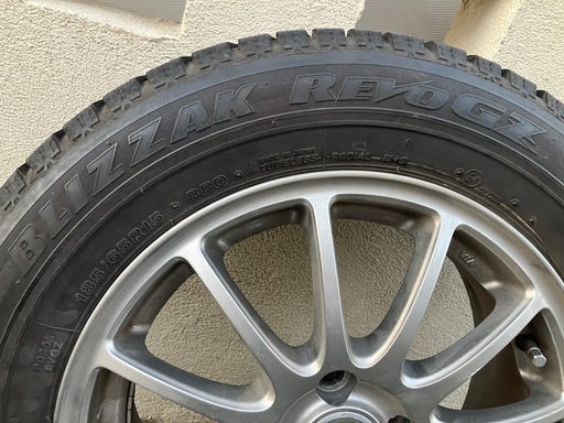 ブリヂストン　185/65R15  スタッドレスタイヤ4本