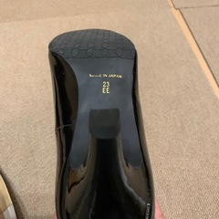   値下げ！Pitti  のエナメル(本革)パンプスの画像