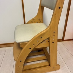 ［タダ］子供用高さ調整可能イスの画像