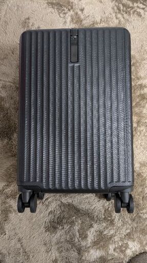 新品未使用　黒 スーツケース 55cm TSAﾛｯｸ ﾌｧｽﾅｰ式 手渡しのみ