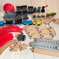Hape 木製レール　電車　踏切　美品