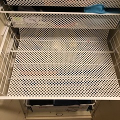 扉付き収納棚の画像