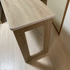 ナチュラル色デスクの画像