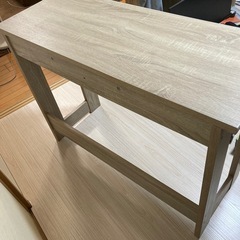ナチュラル色デスクの画像