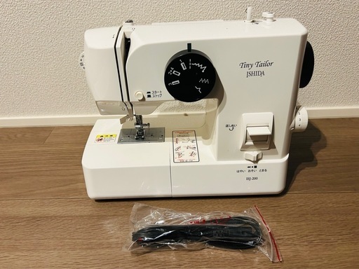 【ほぼ新品】コンパクトミシン