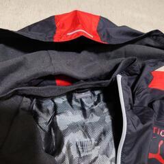 【美品】プーマPuma フード付きスポーツジャケット ダークグレー/レッドロゴ入りの画像