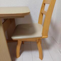 ニトリ ダイニングテーブル 回転いす2脚セットの画像