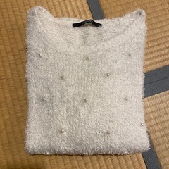 ふわふわビジュー付きニット 
差し上げます