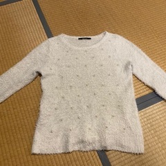 ふわふわビジュー付きニット 
差し上げますの画像