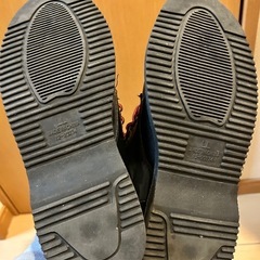 
 ブラック ワークブーツ レッド靴紐 の画像