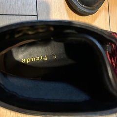 
 ブラック ワークブーツ レッド靴紐 の画像