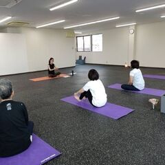 ヨガ講師、ピラティス講師募集の画像