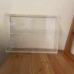 無印良品　アクリルコレクションスタンド　引き扉付き大