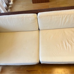 ソファー、テーブの画像