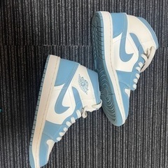 Nike Women's Air Jordan 1 Mid "University Blue"ナイキ ウィメンズ エアジョーダン1 ミッド "ユニバーシティブルー"の画像