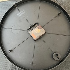 掛け時計 黒 直径30cm 厚み4cm 秒針なし ストーン 静か 単三1個の画像