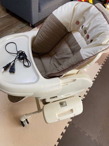 値下げしました！ネムリラオートスウイング  \n電動バウンサー　ハイローチェア