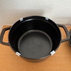 STAUB 鍋 22cm ピコココット ラウンド黒の画像