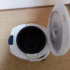 シャープ炊飯器です、2合だきと思いますの画像