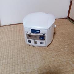 シャープ炊飯器です、2合だきと思います