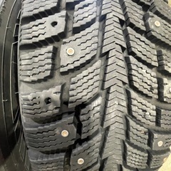 特価！15インチスパイクタイヤの画像