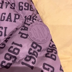 新品 GAP 1969　総ロゴ ダウンジャケット パープルの画像