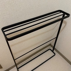 バスタオルハンガー タオル掛け スリムバスタオルハンガー タワー...