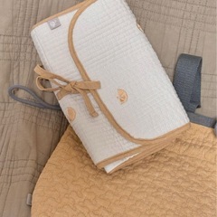 【新品・未使用】DADWAYヌビ　イブル/おむつ替えシート/レモンイエローの画像