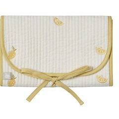 【新品・未使用】DADWAYヌビ　イブル/おむつ替えシート/レモ...