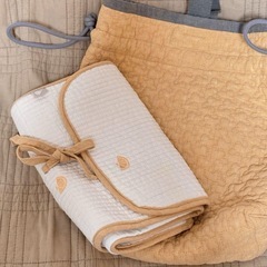 【新品・未使用】DADWAYヌビ　イブル/おむつ替えシート/レモンイエローの画像