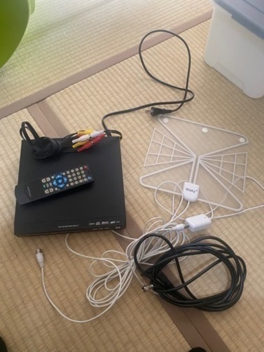 DVDプレイヤー　(室内アンテナ、ケーブル付き)取引中