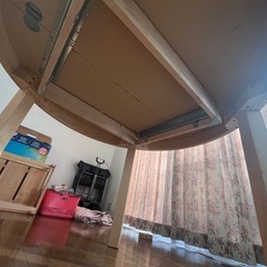 ダイニングテーブル(延長可能)円形の画像