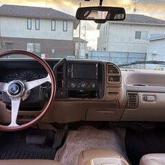 モデル年式1995年　シボレーサバーバン　インチアップの画像