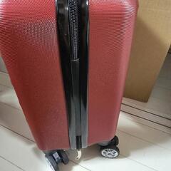 赤いSサイズキャリーバッグの画像