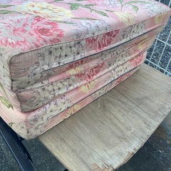 中古　三つ折り　セミダブルマットレスの画像