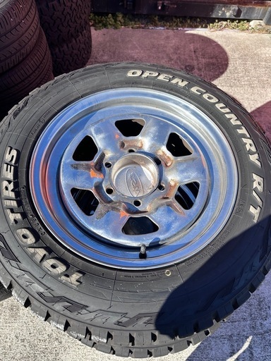 ハイエース200 に履いてたホイール　215/65/16 まだまだ使用可能  
