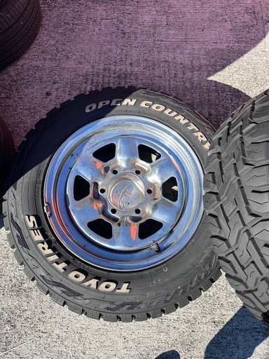 ハイエース200 に履いてたホイール　215/65/16 まだまだ使用可能  