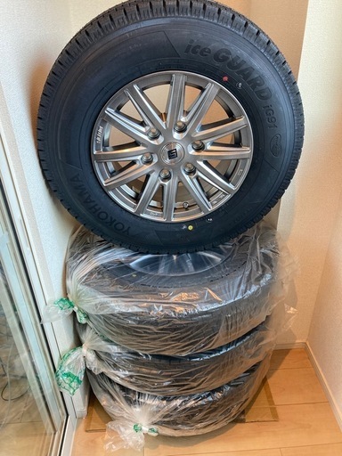 新品スタッドレスタイヤホイール付き、4本セット ハイエース、キャラバンなど