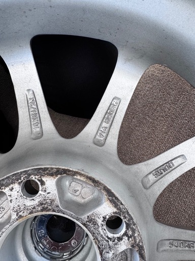215/65R16 スタッドレスタイヤホイール付
