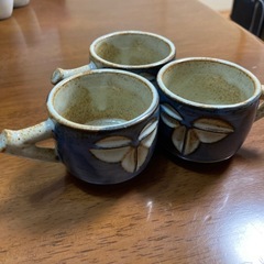 和柄のティーカップ　３客セット