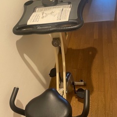 テーブル付きエアロバイクの画像