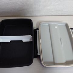 お弁当箱　ランチボックス　お箸付き　仕切り付きの画像