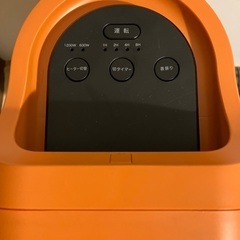 小型電気ファンヒーターの画像