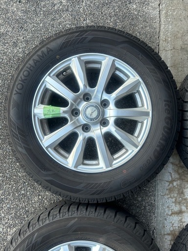 スタッドレスタイヤ　195/65R15  15インチ　5穴 セレナC27
