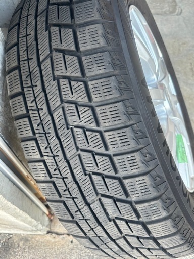 スタッドレスタイヤ　195/65R15  15インチ　5穴 セレナC27